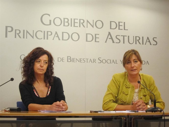 Clara Costales y Esther Díaz en rueda de prensa. 