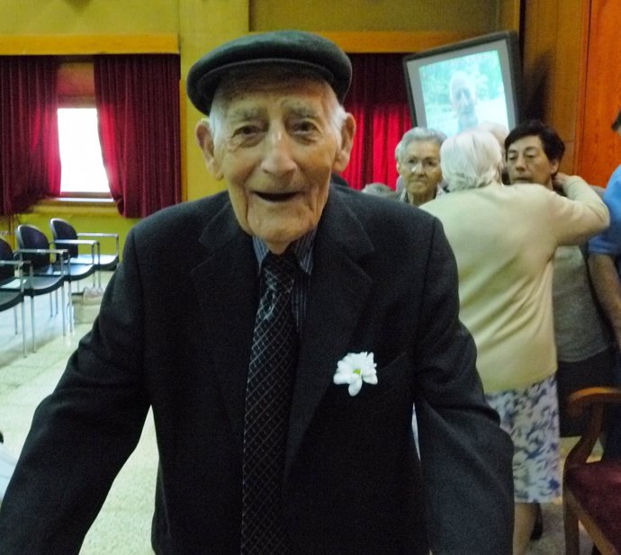 Victoriano Mucientes, en la celebración de su 102 cumpleaños.