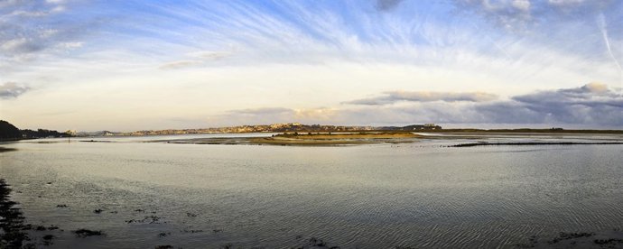 Imagen del río Miera en su desembocadura