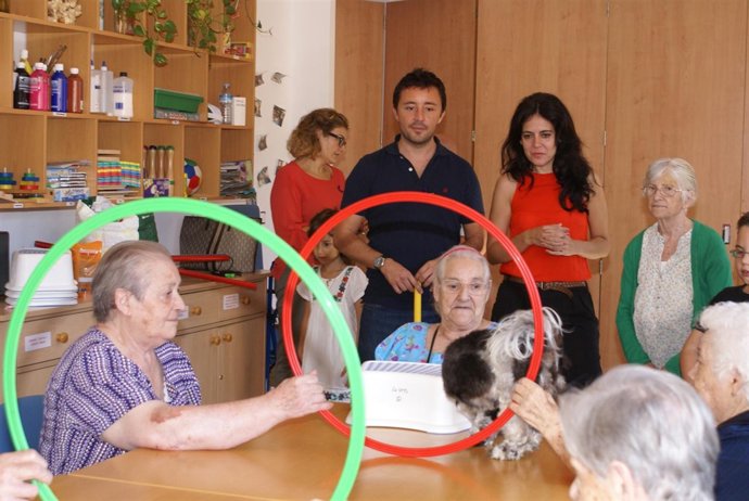 Fernández y Ureña con los residentes