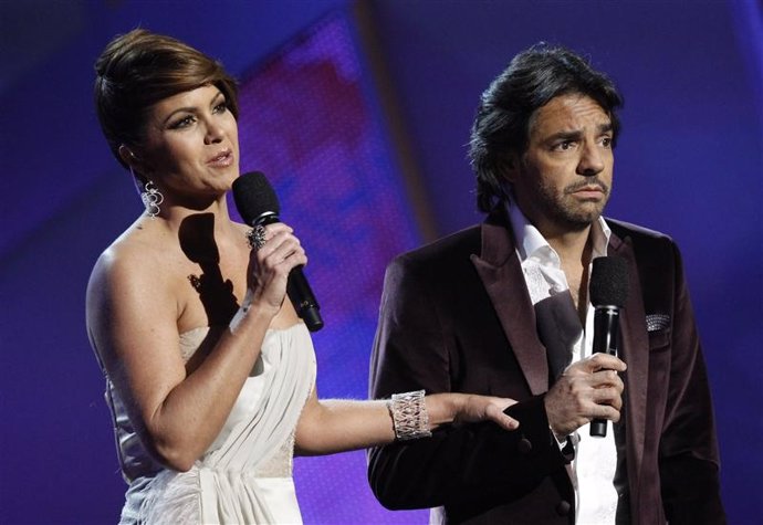 Imagen de archivo de la cantante Lucero y el comediante Eugenio Derbez durante l