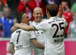 Robben, Ribery y Muller celebran un gol con el Bayern