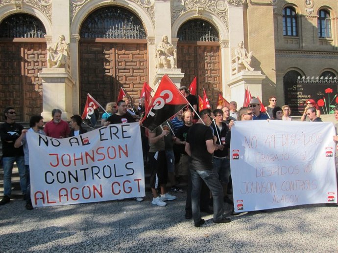 CGT se concentra contra el ERE presentado por Johnson Controls Alagón.