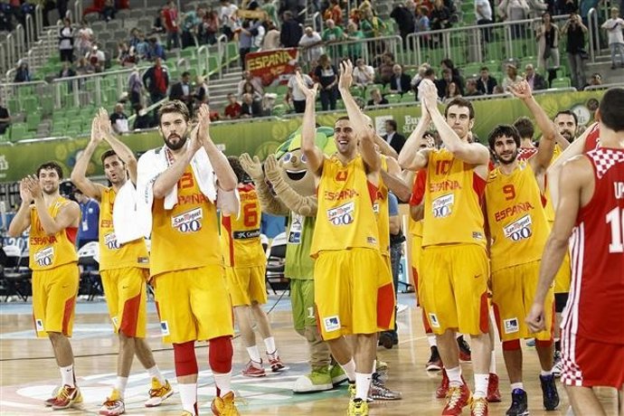La selección española celebra el bronce en el Eurobasket
