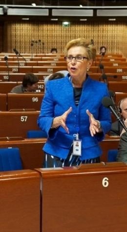 La Diputada Del PP Carmen Quintanilla