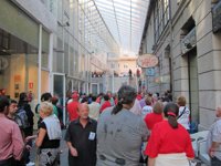 Unos 200 trabajadores de Sniace se concentran ante la sede del Orecla