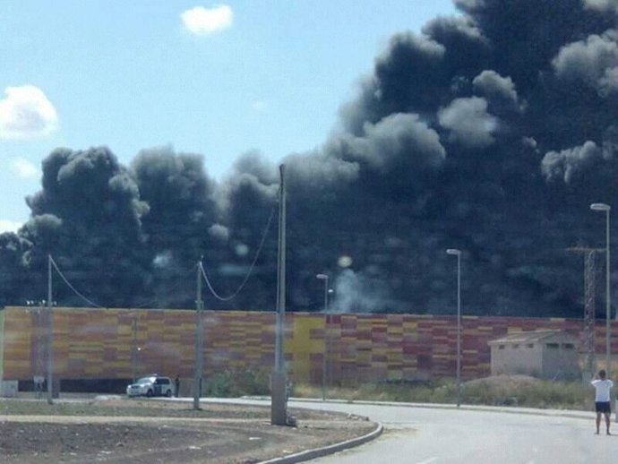 Fuego originado en el recinto ferial de Ifepa (Torre Pacheco)