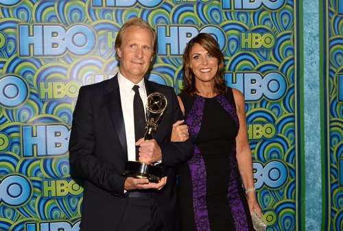 Jeff Daniels posa con su Emmy