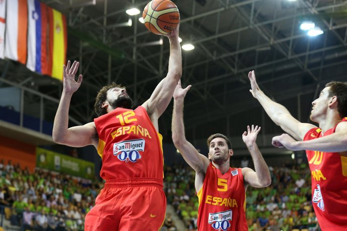 Sergio Llull, Rudy Fernández y Víctor Claver con España