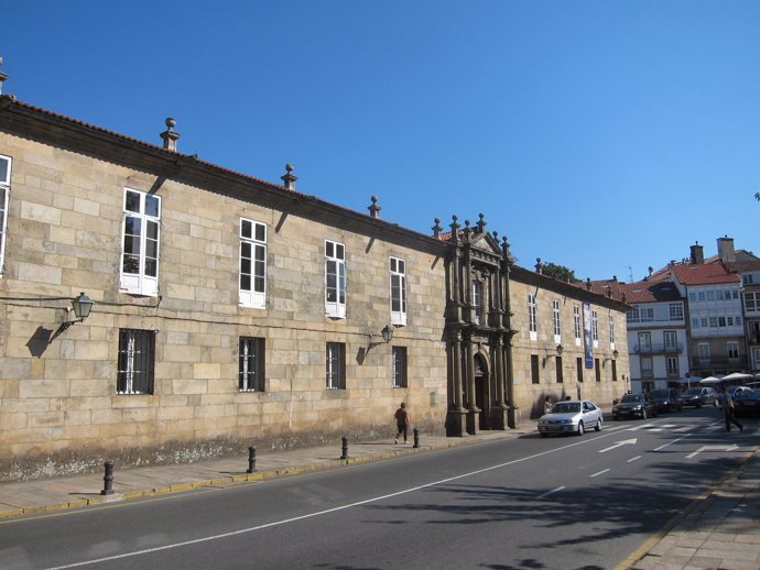 Fachada del instituto Rosalía de Castro, en Santiago de Compostela