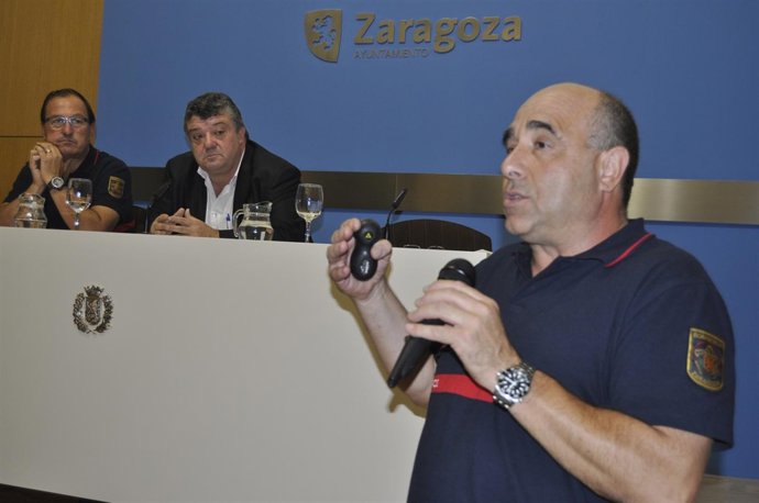 Javier Unsain, en primer término, el concejal Laureano Garín y Mariano Fontecha.