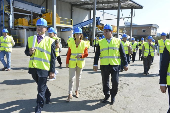Barcina visita las instalaciones de la empresa Medenasa.            
