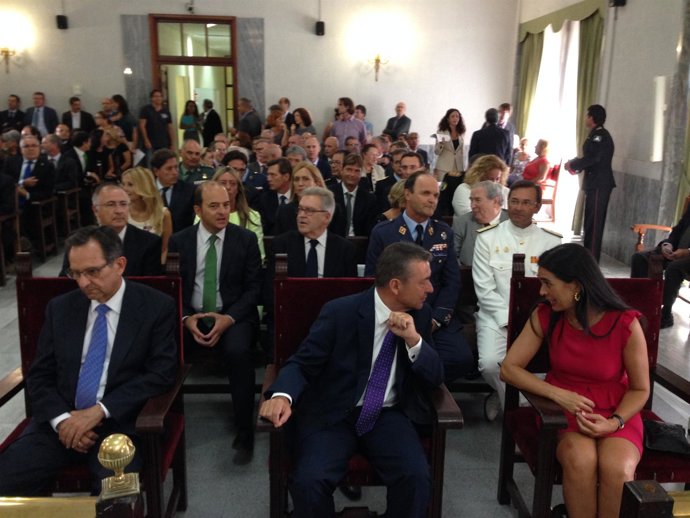 Paulino Rivero junto a la delegada del Gobierno en Canarias