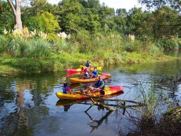 Descenso del río Miera en canoa