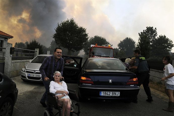 A MERCA (OURENSE): DESALOJO RESIDENCIA MINUSVÁLIDOS ANCIANOS SAN PEDRO DA MERCA:
