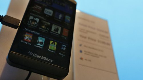 Imagen de archivo de un teléfono Z10 de BlackBerry en una tienda en Nueva York, 