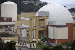 El complejo nuclear de Angra dos Reis em Brasil, mar 14 2011