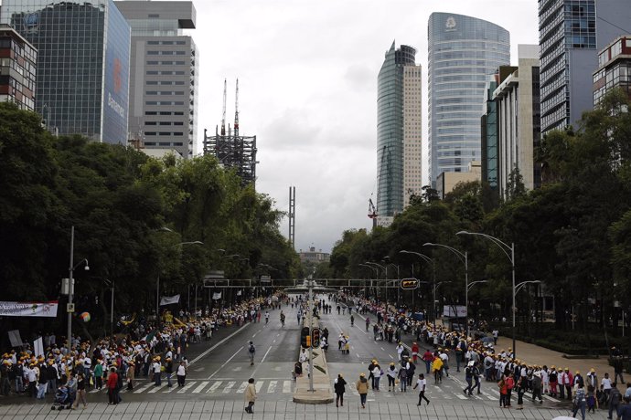 Mexicanos protestan por reforma energética