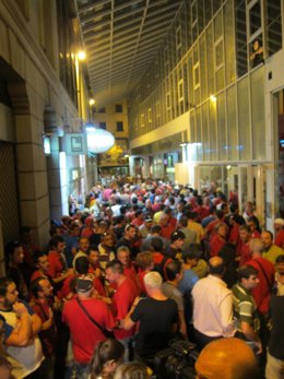 Trabajadores de Sniace concentrados en las inmediaciones del Orecla