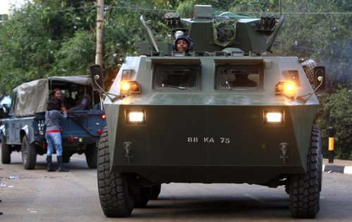 Blindado del Ejército de Kenia en el exterior del centro comercial Westgate