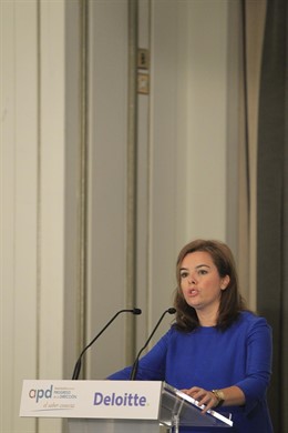 Sáenz de Santamaría en una jornadas sobre el sector público