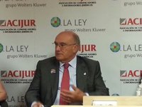 Carnicer: "Si los políticos quieren recuperar la afección de los ciudadanos cuando sean sospechosos deben dimitir"