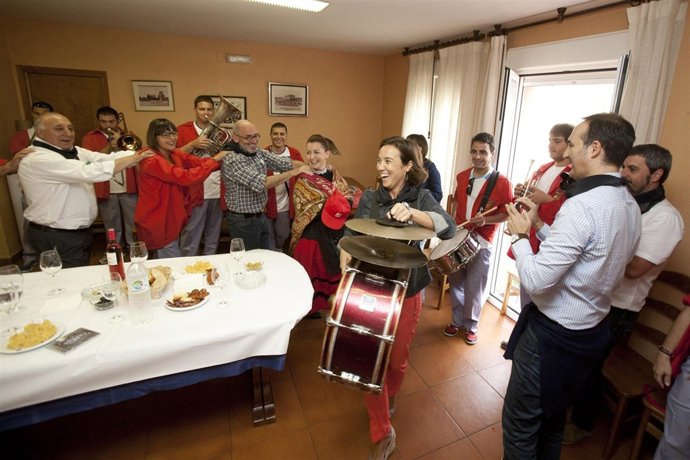 Cuca Gamarra en la Peña La Rondalosa