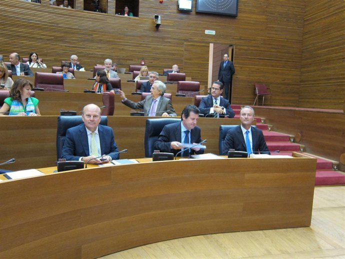 Fabra desde su escaño en las Corts