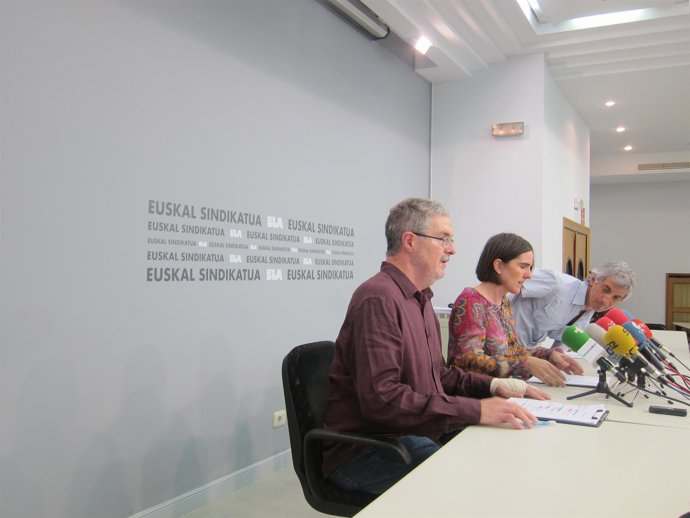 Los miembros de ELA  Adolfo Muñoz, Julene Gabiola y Mikel Noval 