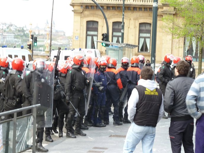 Ertzainas en la detención de Ekaitz de Ibero en San Sebastián