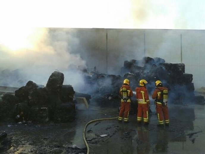 Incendio industrial en Alboraya (Valencia)