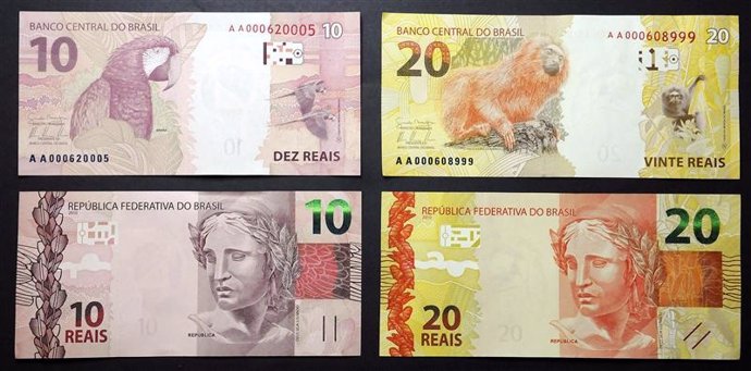 Unos billetes de 10 y 20 reales durante su presentación al mercado en la sede de