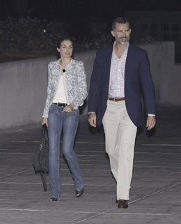 Los príncipes visitan al Rey en el hospital