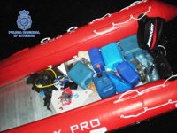 Rescatados una veintena de magrebíes en dos pateras en Almería