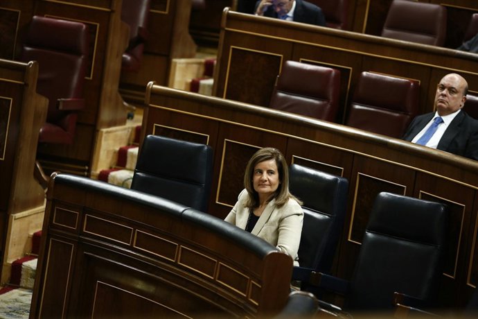 Fátima Báñez en el Pleno del Congreso