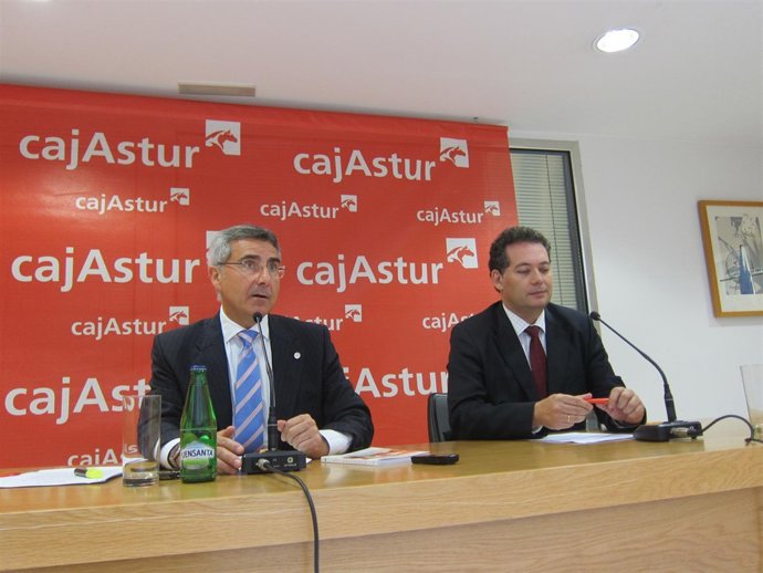 Siñeriz y Rivas (por la izquierda), en la rueda de prensa. 