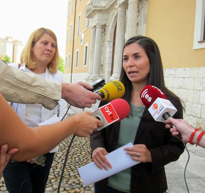 Laura Duarte, presidenta del Pacma, y Silvia Barquero, vicepresidenta.