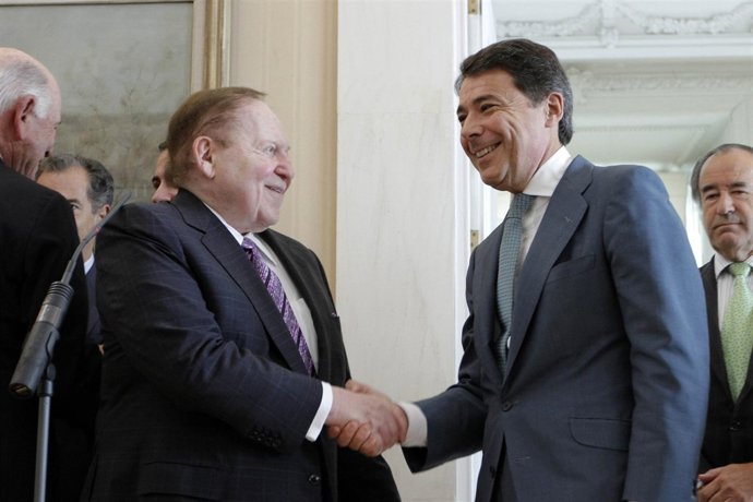 Adelson con González