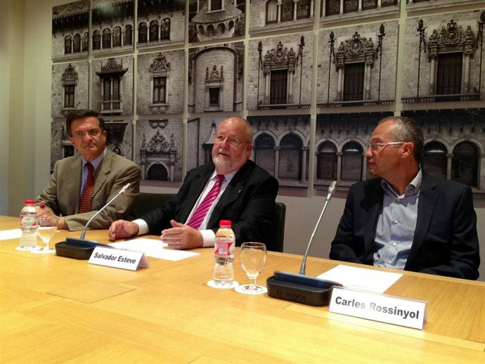 J.Roglà (dtor.Càritas Bcn) S.Esteve (pte.Diputación) C.Rossinyol (Diputación)