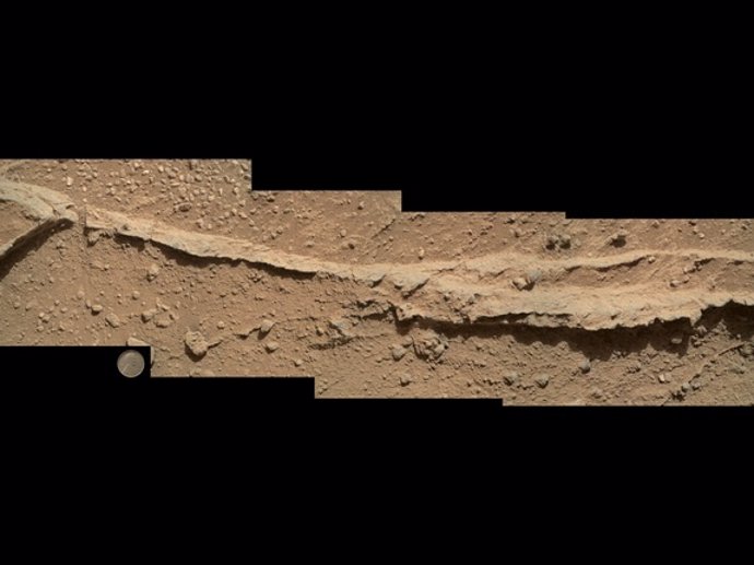 Fractura de roca y arenisca en la superficie de Marte
