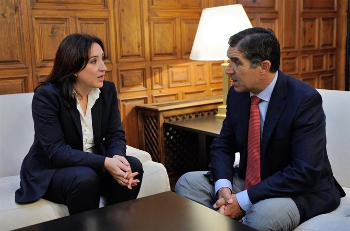 Sandra García y el presidente del TSJA, Lorenzo del Río
