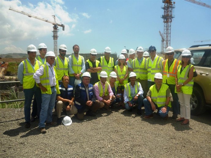 Visita de Ana Pastor a las obras del Canal de Panamá