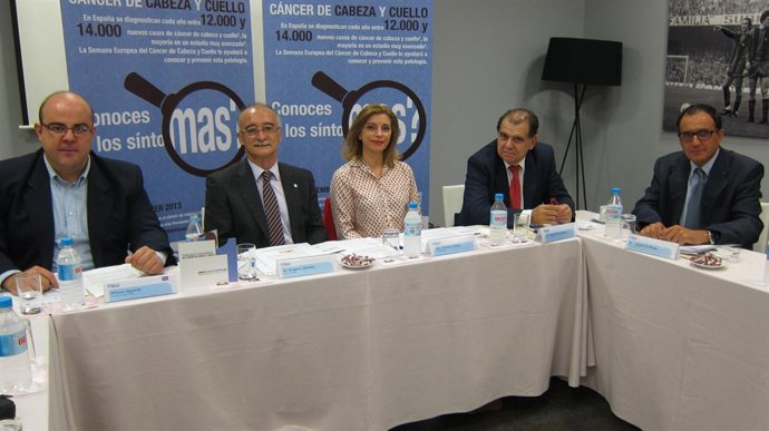 Imagen de expertos en cáncer de cabeza y cuello en el día europeo del diagnósto