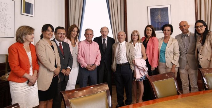 Rubalcaba se reúne con emigrantes retornados multados