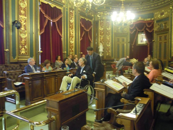 El alcalde abandona el Pleno