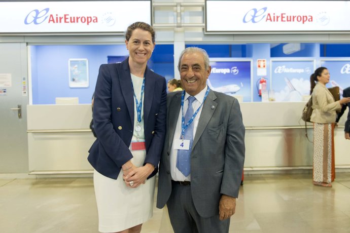 Elena Mayoral, directora de Madrid-Barajas, con el presidente de Air Europa