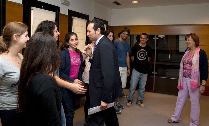 Jóvenes descendientes de asturianos