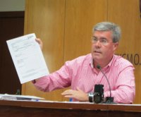 El alcalde muestra sus declaraciones de la renta de 2002 a 2012 y afirma que desde 2007 "no cobra" del PP de Jaén