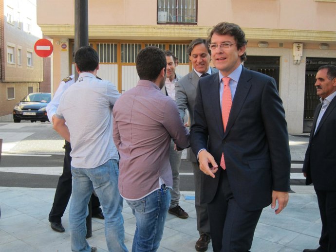  El Alcalde De Salamanca En La Plaza De La Florida.