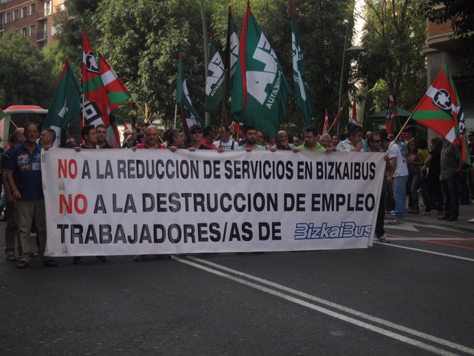 Trabajadores de Bizkaibus en la manifestación de este jueves en Plaza Zabalburu